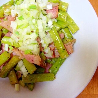 ネギの歯ごたえ美味しい♪ベーコンとアスパラ炒め